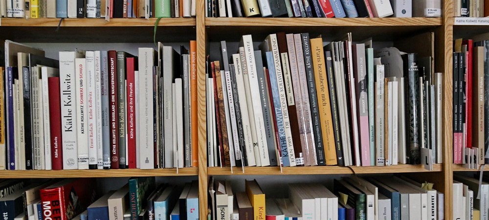 Blick in die Kollwitz-Fachbibliothek des Kollwitz Museum Köln