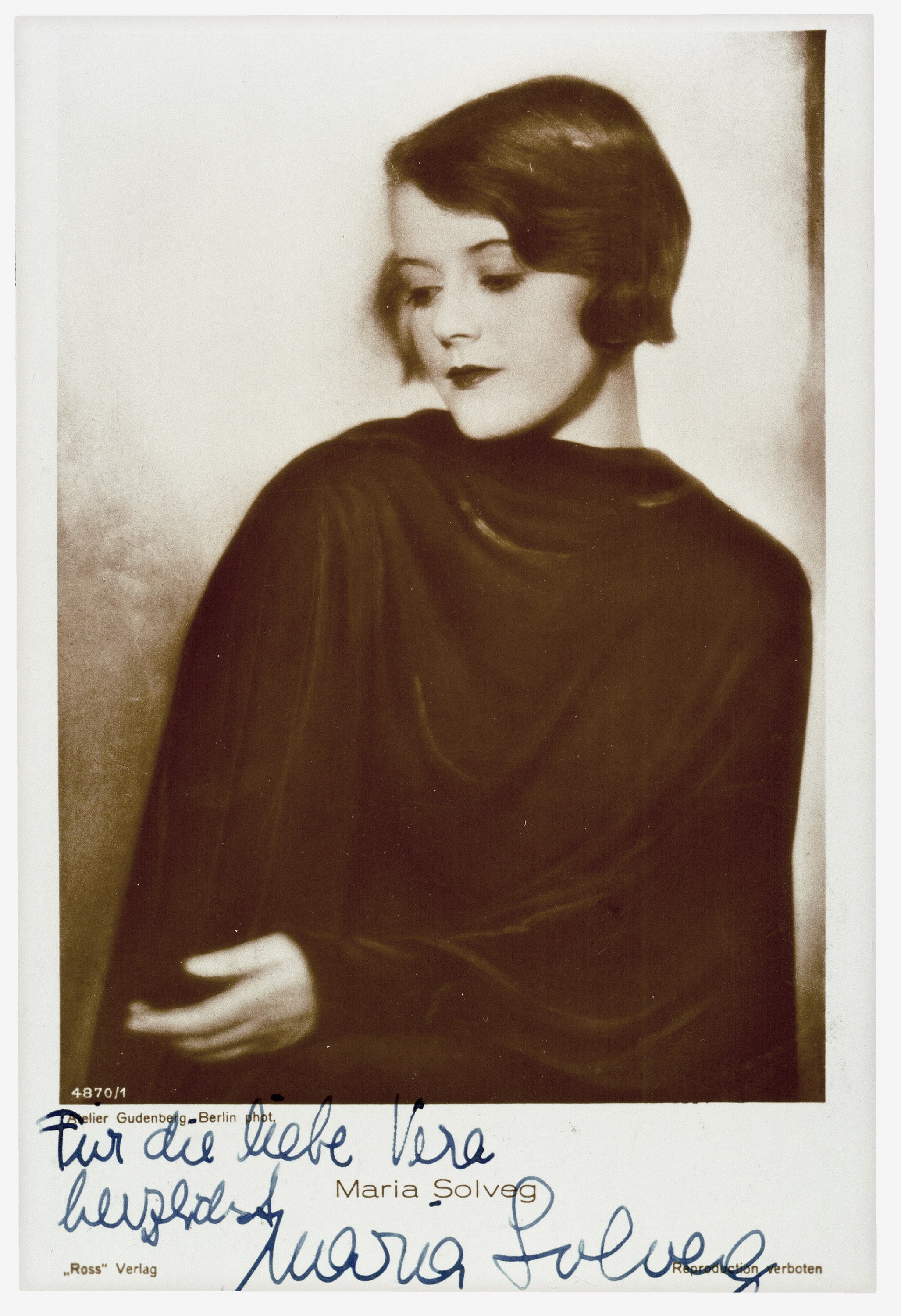 Maria Matray, née Stern (1907–1993), alias Maria Solveg, c. 1929/30, photograph: Atelier Gudenberg, Berlin; Ross Verlag, Berlin, no. 4870-1, reprint, Kollwitz estate, Kollwitz Museum Köln, Archive, Inv. No. F 02.c-50.