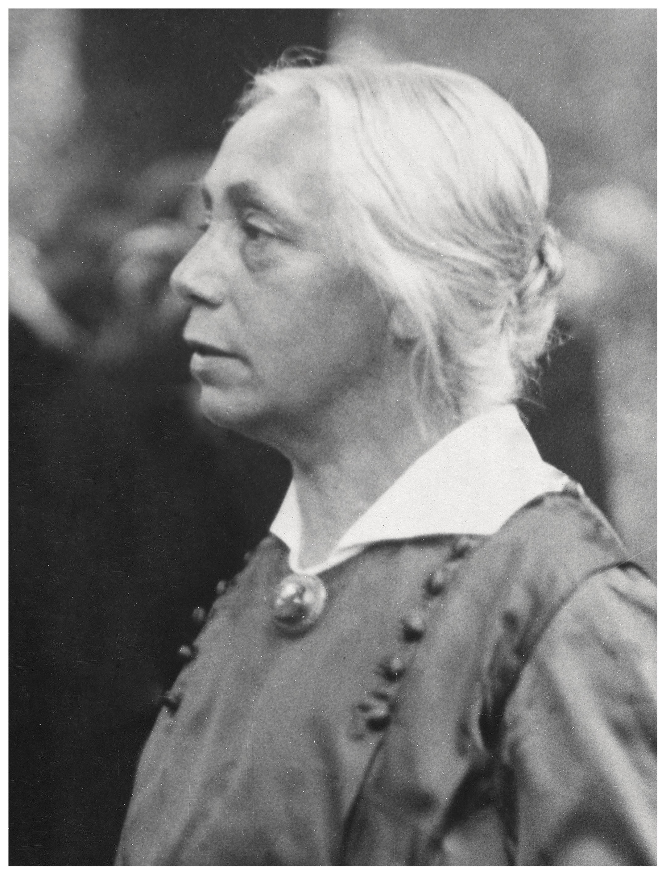 Käthe Kollwitz, 1920, photo: Robert Sennecke (1885–1940), reprint, Kollwitz estate, Kollwitz Museum Köln, Archive, Inv. No. F 01.a-15.