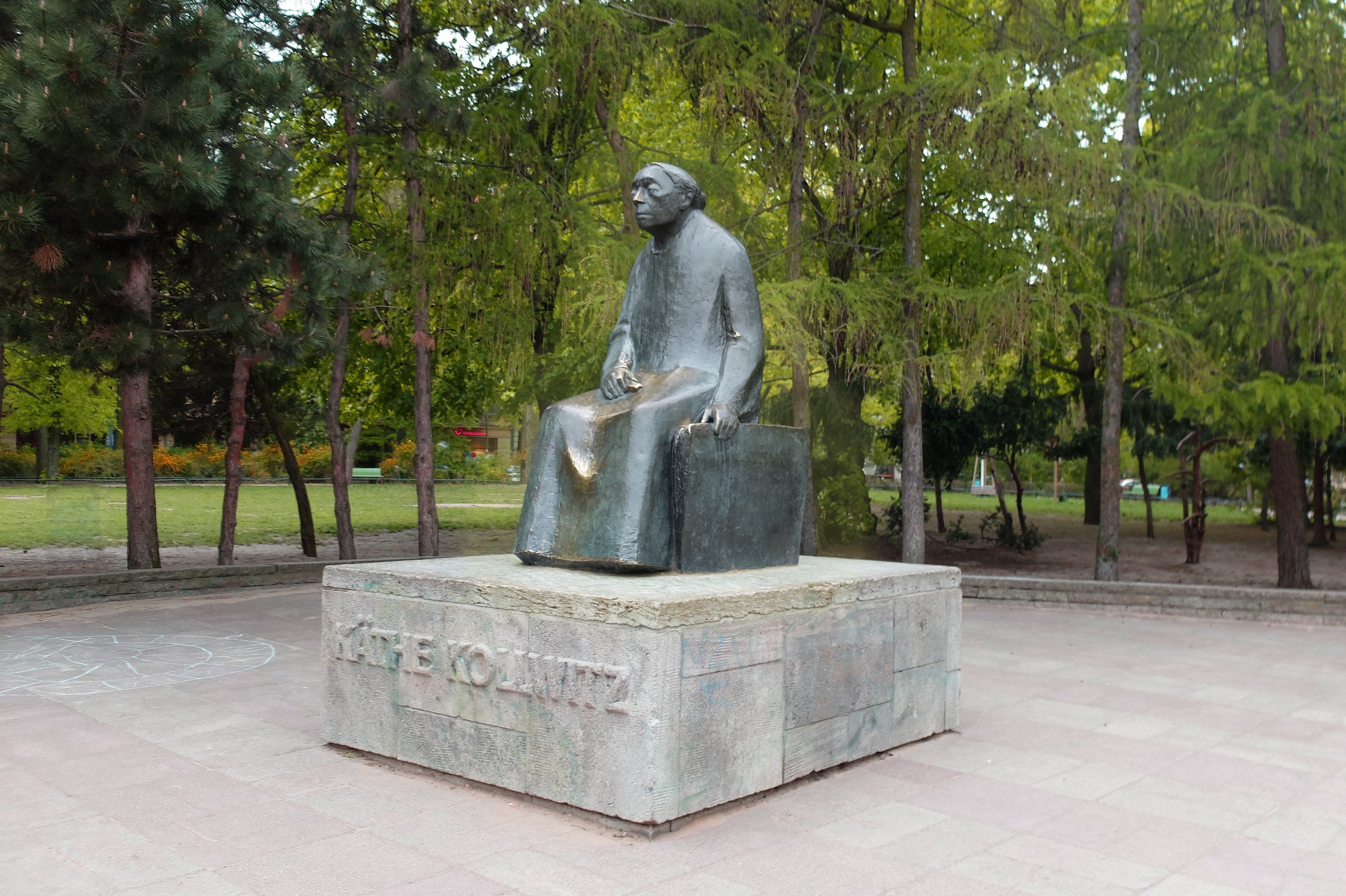 Gustav Seitz, Käthe Kollwitz Monument, bronze, Kollwitzplatz, Prenzlauer Berg, Berlin, ph: Inge Zimmermann 2017.