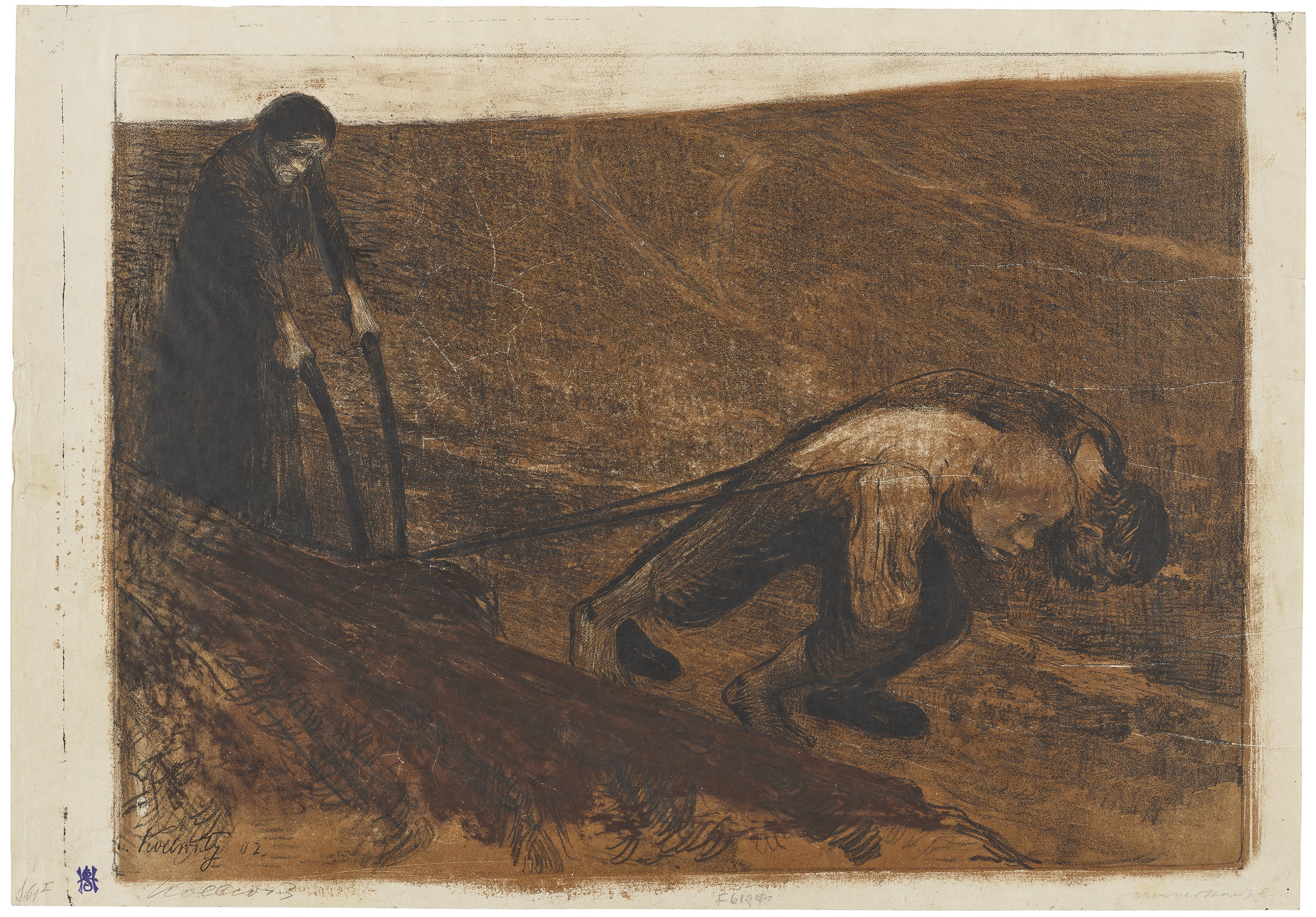 Käthe Kollwitz, Ploughmen and Woman, rejected second version of sheet 1 of the cycle »Peasants’ War«, 1902, lithograph with brown clay plate, heavily reworked by the artist in charcoal, chalk and brown colored pencil. 400 x 572 mm, Kn 64 I, Kollwitz Museum Köln, Inv. Nr. 70300/24005.
