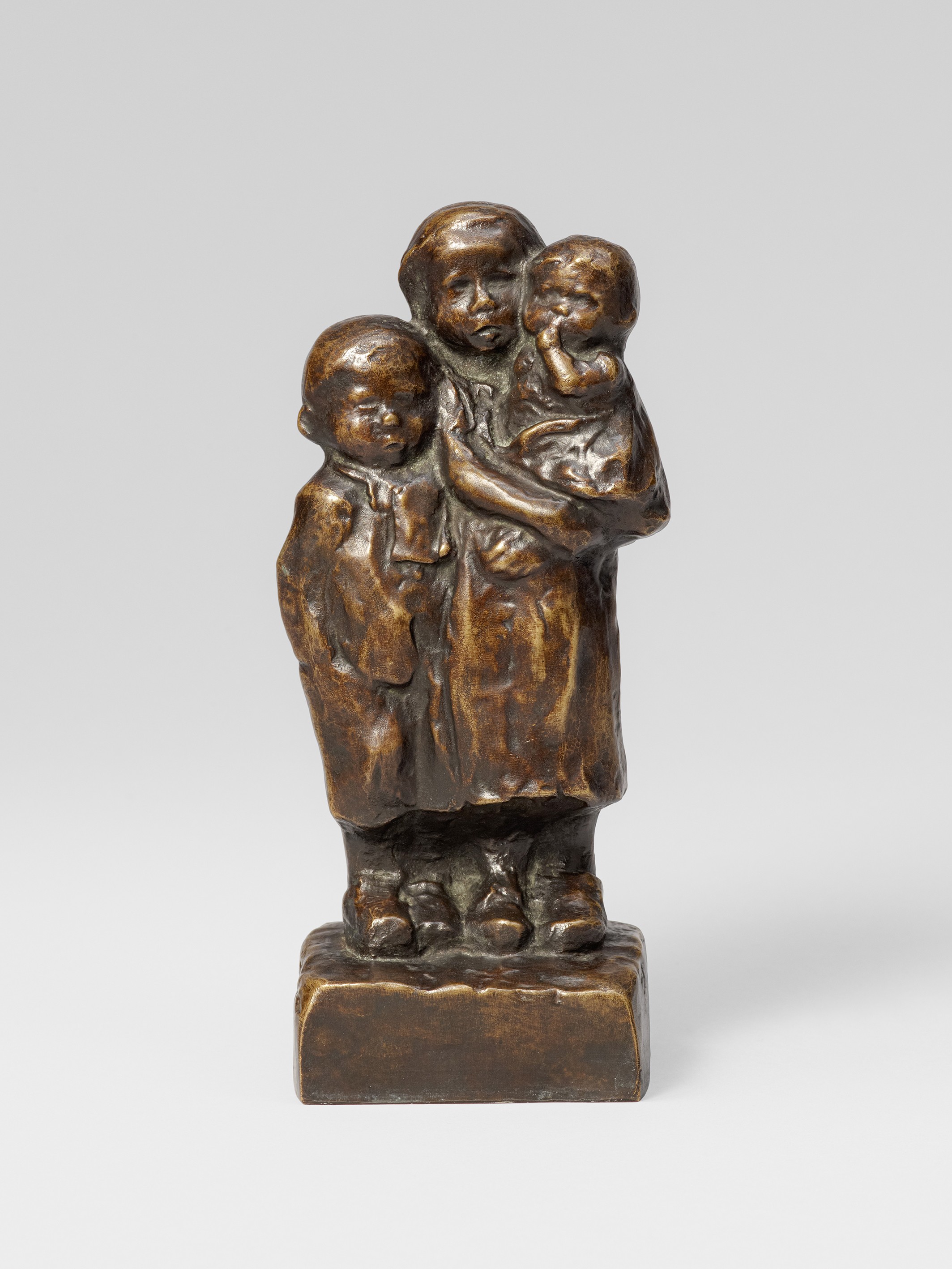Käthe Kollwitz, Group of Children, model probably 1936/37, cast probably 1960, bronze, 187,5 x 84,5 x 62 mm, Seeler 33 II.B.5., Kollwitz Museum Köln, Inv. Nr. 70100/86007 © Kollwitz Museum Köln, ph. Goldberg/Fuis.  