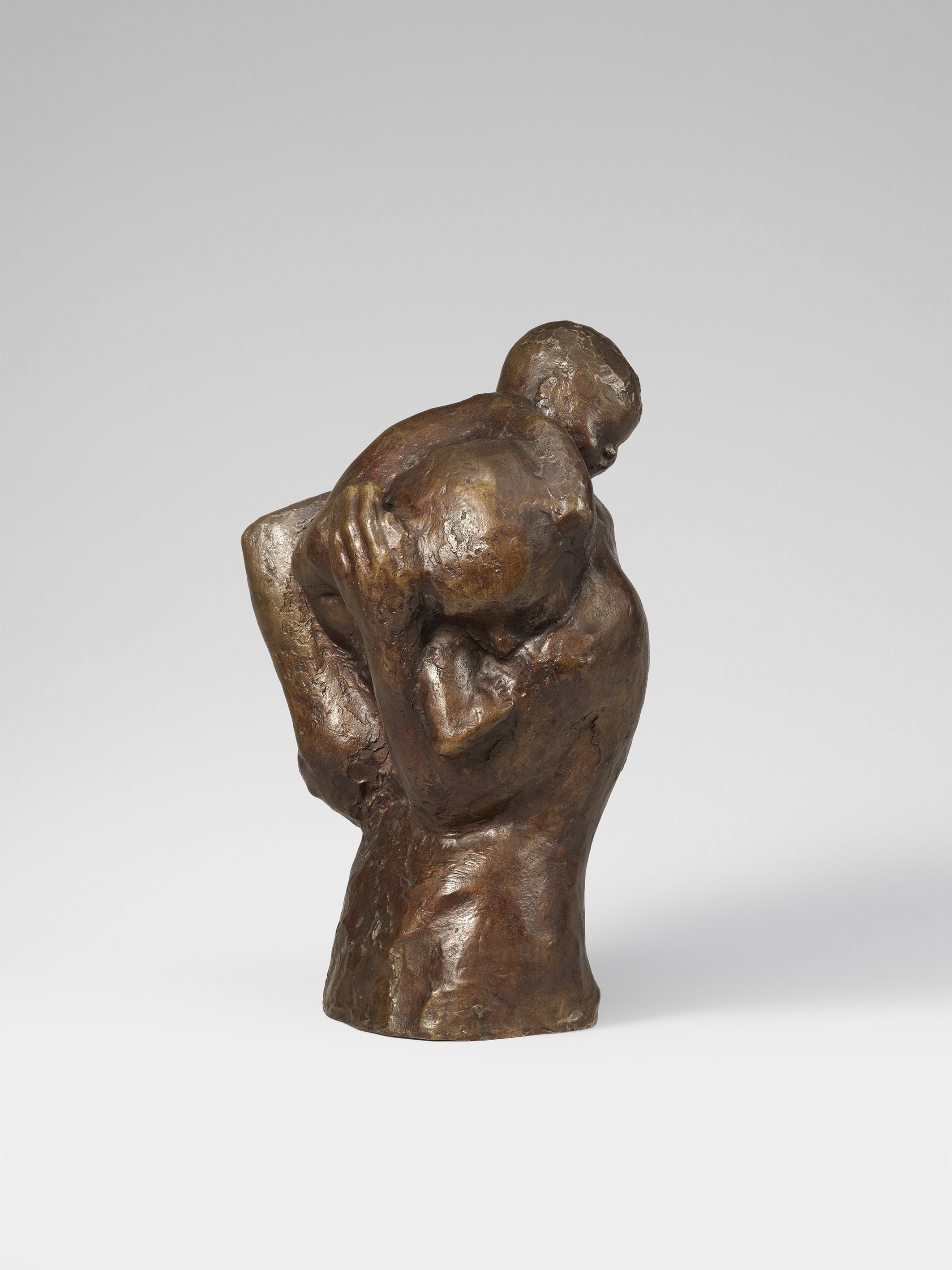 Käthe Kollwitz, Mother with Child over her Shoulder, model before 1917, cast 1962, bronze, 461 × 296,5 × 249 mm, Seeler 15 I.B.3., Kollwitz Museum Köln, Inv. Nr. 70100/86012 © Kollwitz Museum Köln, ph. Goldberg/Fuis. 