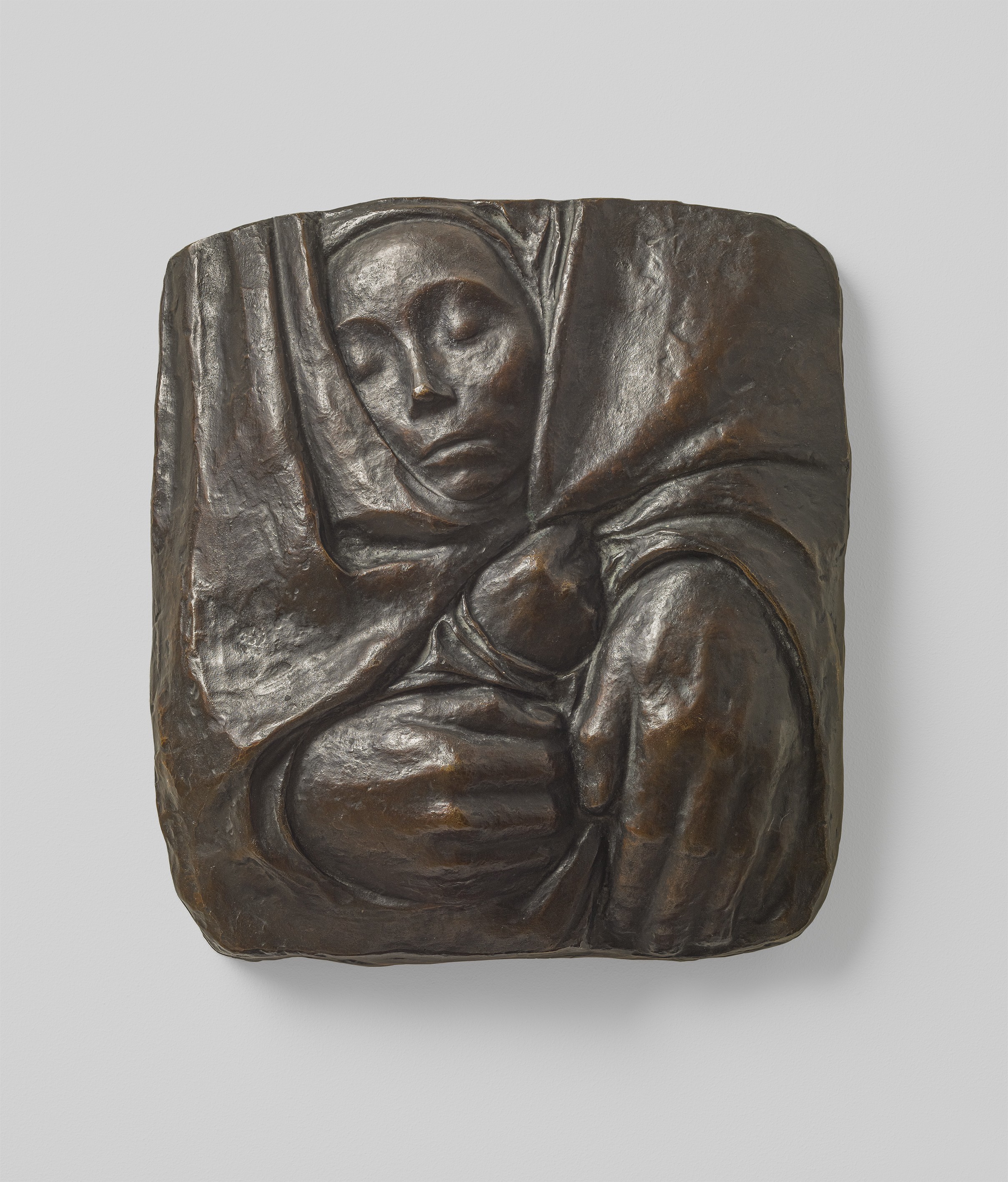 Käthe Kollwitz,Tomb Relief »Repose in the Peace of His Hands«, model 1935/36, cast probably 1947–50, bronze, 352,5 x 321 x 87 mm, Seeler 30 III.B.1., Kollwitz Museum Köln, Inv. Nr. 70100/86003 © Kollwitz Museum Köln, ph. Goldberg/Fuis.  