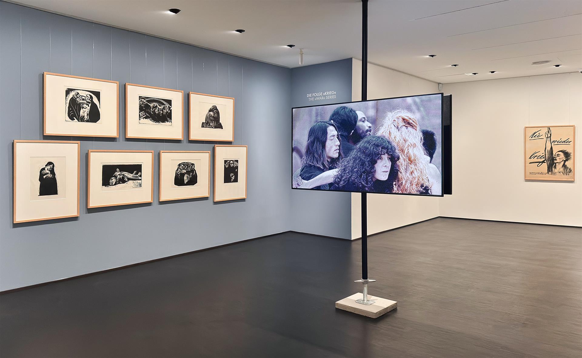 Isaac Chong Wai, Die Mütter, 2022, 2-Kanal Video & Sound, 14 min, Edition 2/5 + 2 AP, Installation als »Bildstörung #1« in der Ausstellung »KOLLWITZ NEU SEHEN«, Kollwitz Museum Köln 2026 © Kollwitz Museum Köln, Foto: Christian Nitz