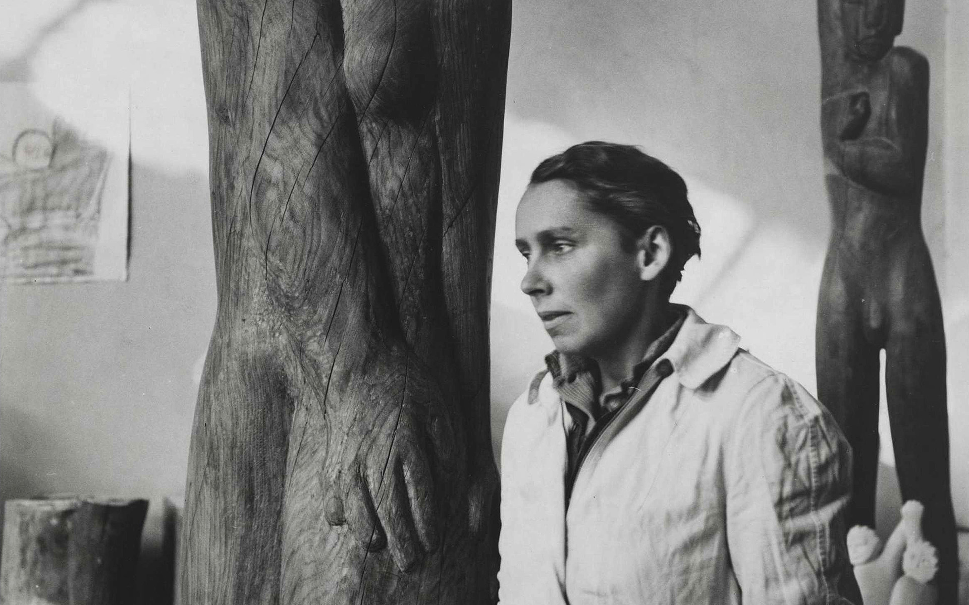 Gerda Schimpf, Louise Stomps in her studio at Schillerstrasse 21, Berlin, 1948, Berlinische Galerie, photo: Anja Elisabeth Witte © Gerda Schimpf Fotoarchiv