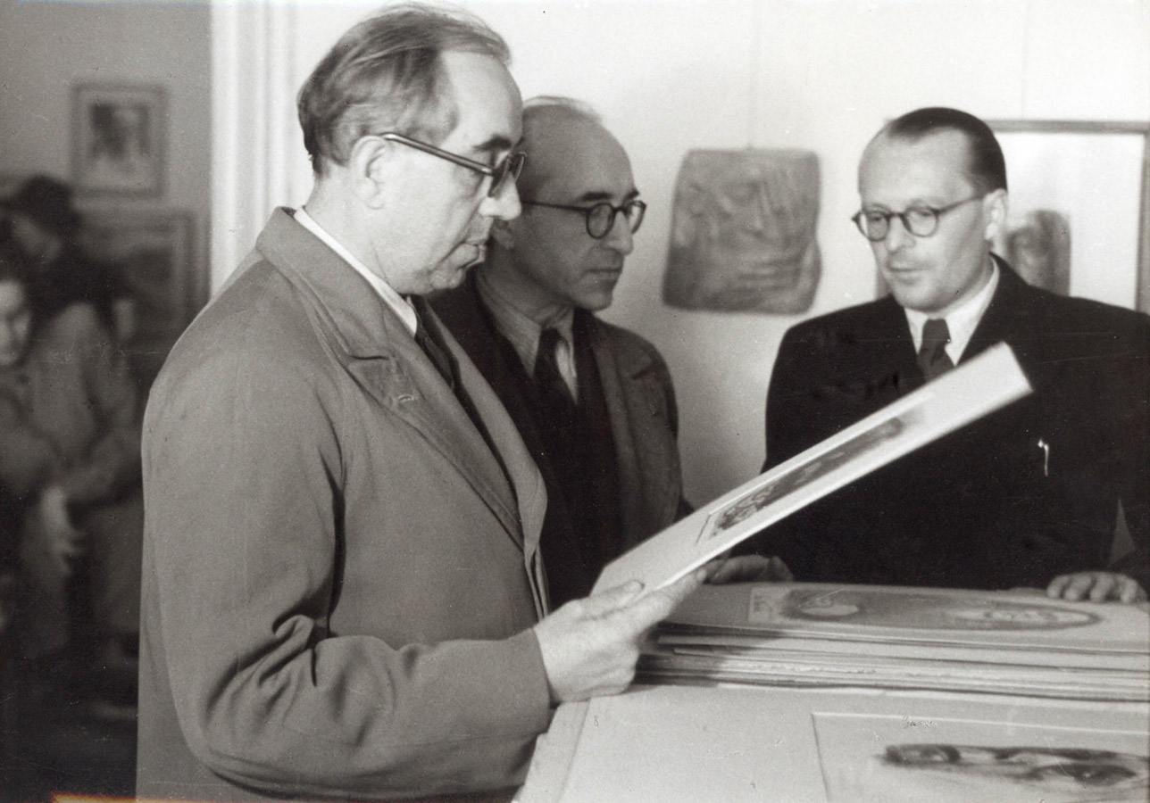 Alexander von der Becke (1902-58), Aufnahme 1946, im Vordergrund der Oberbürgermeister von Berlin Ernst Reuter, Photograph unbek., © Galerie Kornfeld, Bern