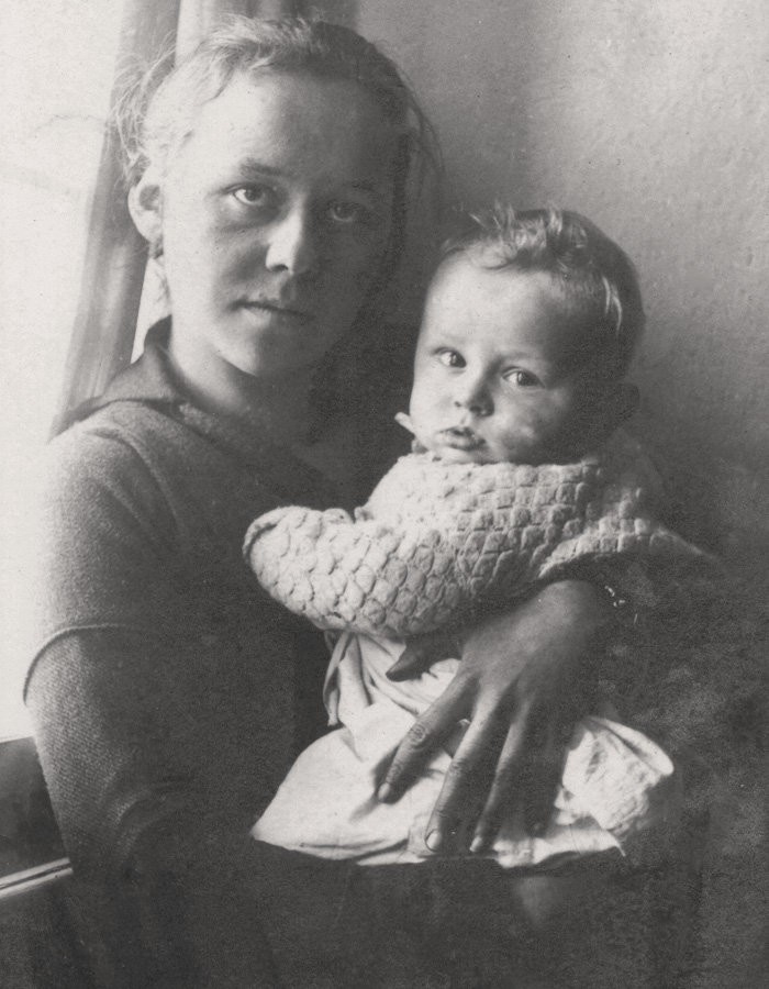 Ottilie Ehlers-Kollwitz avec Peter, vers 1921, photographe inconnu, succession Kollwitz © Käthe Kollwitz Museum Köln
