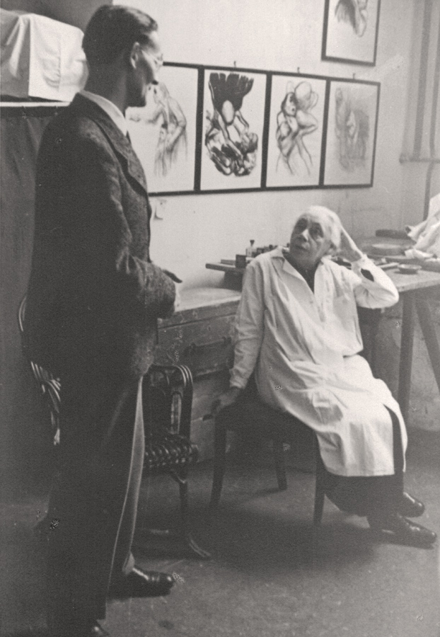 Käthe Kollwitz in ihrem Atelier Klosterstraße, 1937, Photo: Georg Tietzsch, Nachlass Kollwitz&nbsp;©&nbsp;Käthe Kollwitz Museum Köln