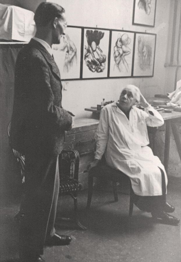 Käthe Kollwitz in her studio at Klosterstrasse, 1937, photo: Georg Tietzsch, Kollwitz estate © Käthe Kollwitz Museum Köln