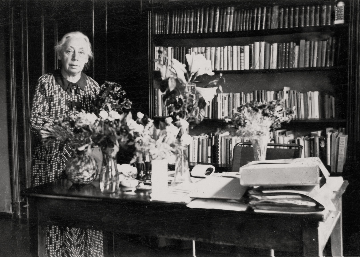 Käthe Kollwitz an ihrem 70. Geburtstag, 8. Juli 1937, Photograph unbek., Nachlass Kollwitz © Käthe Kollwitz Museum Köln