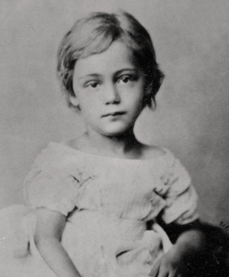 Käthe Schmidt à 5 ans, 1872, photographe inconnu, succession Kollwitz © Käthe Kollwitz Museum Köln