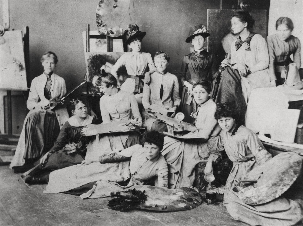 Ludwig Herterich’s painting class in Munich, c. 1889, Käthe Kollwitz, seated, 2nd from the right, photographer unknown, Kollwitz estate © Käthe Kollwitz Museum Köln