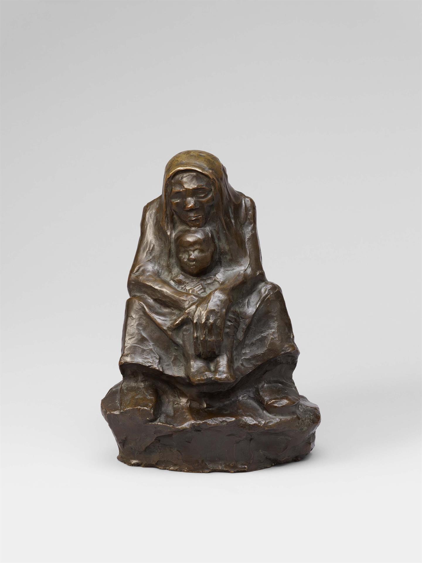 Käthe Kollwitz, Frau mit Kind im Schoß, Modell um 1911, vollendet 1936/37?, Bronze, Seeler 08 I.B.1.