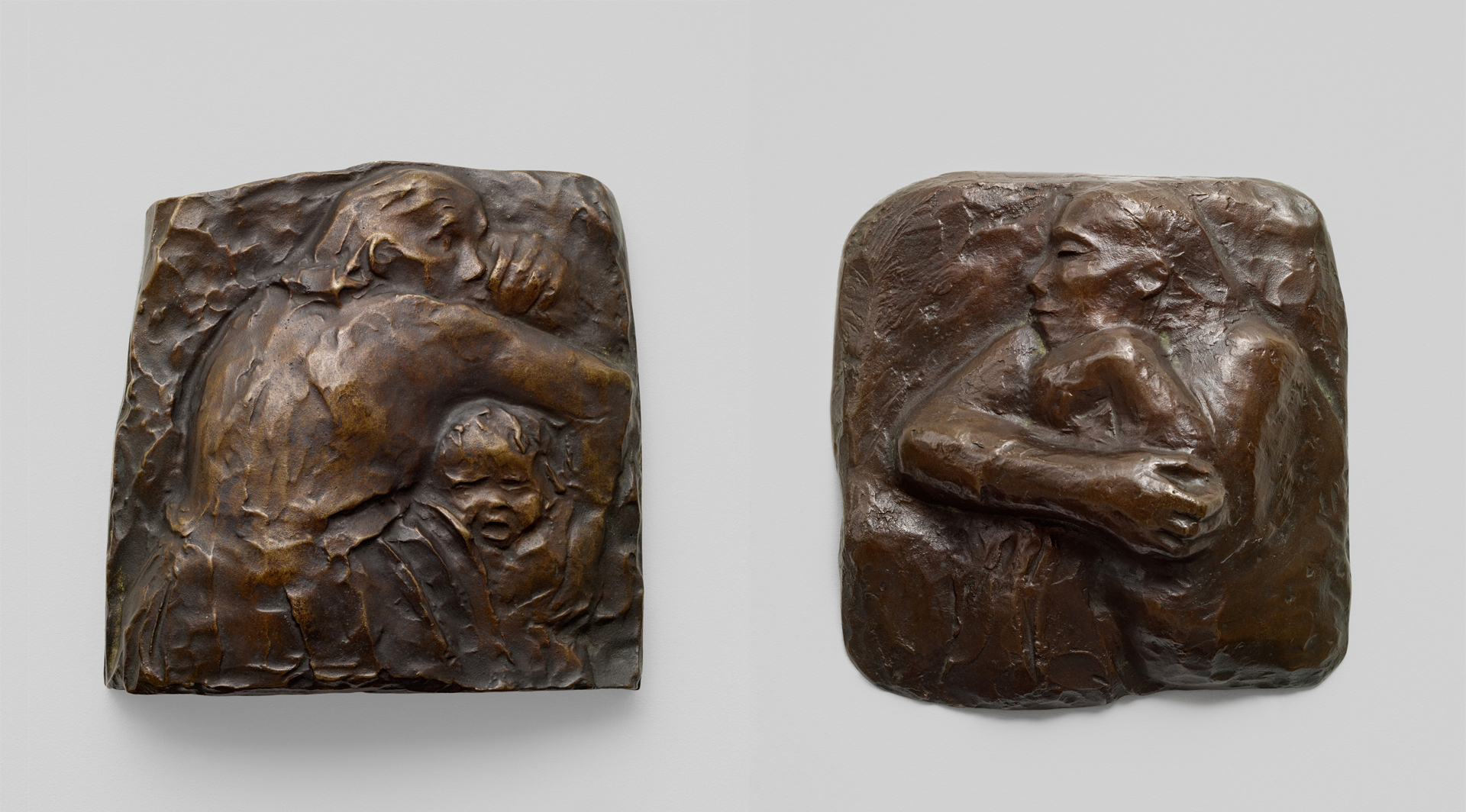 Käthe Kollwitz, Mutter schützt ihr Kind I und II, 1941, Bronze, Seeler 41 I.B.1. und 42 I.B.1.