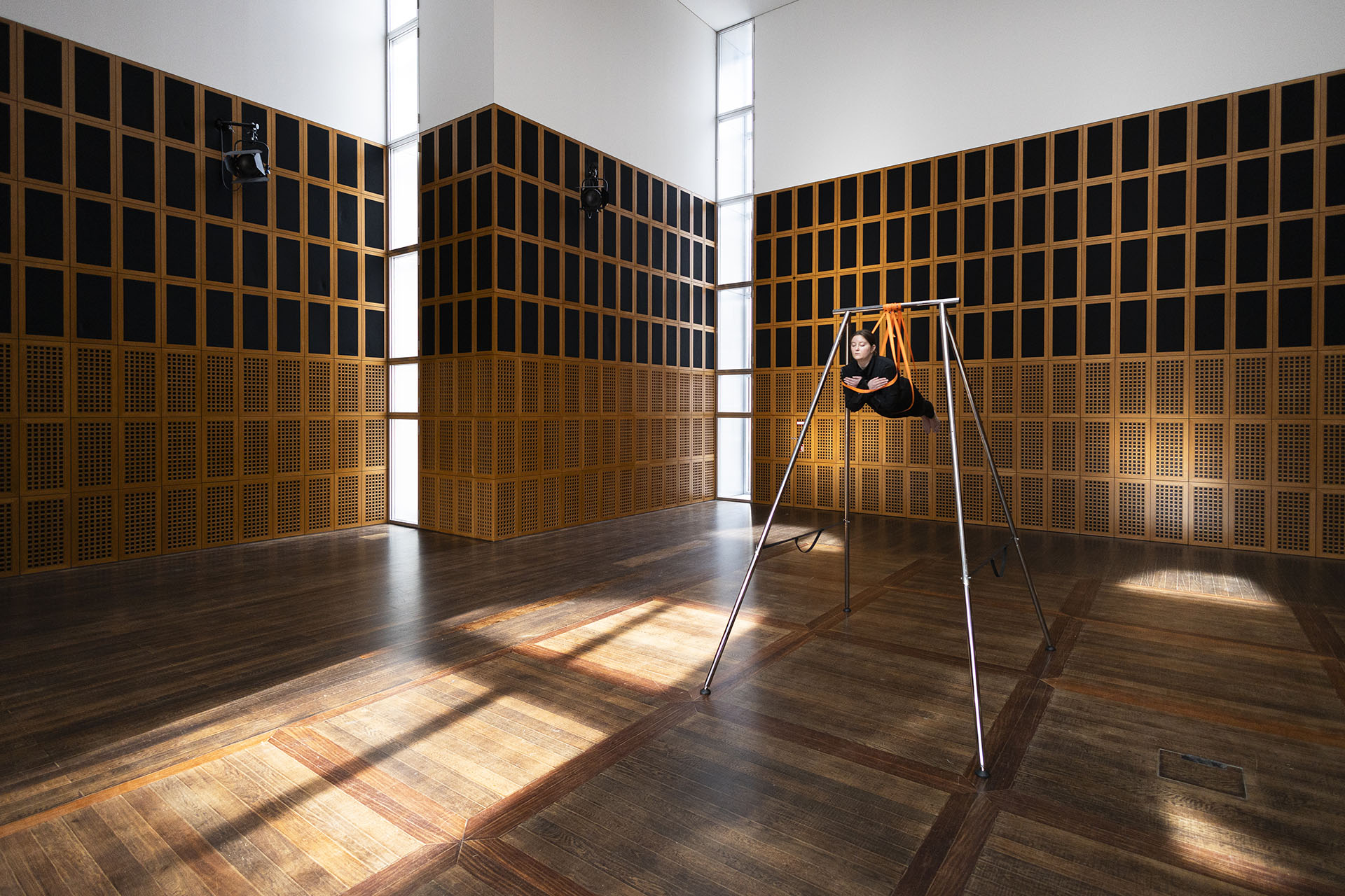 FINJA SANDER, Für Morgen_standort_10 (2023), Stiftersaal im Wallraf-Richartz-Museum & Fondation Corboud in Kooperation mit dem Käthe Kollwitz Museum Köln und den Freunden des Wallraf-Richartz-Museum und Museum Ludwig e.V. © Finja Sander, photo: Cami Lakonic