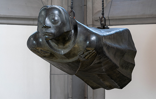 Ernst Barlach, Der Schwebende, 1926/27, Bronze, 71 x 74,5 x 217 cm, Zweitguss nach dem Original-Werkmodell von 1939 in der Antoniterkirche Köln © Käthe Kollwitz Museum Köln, Foto: Chris Franken 2022