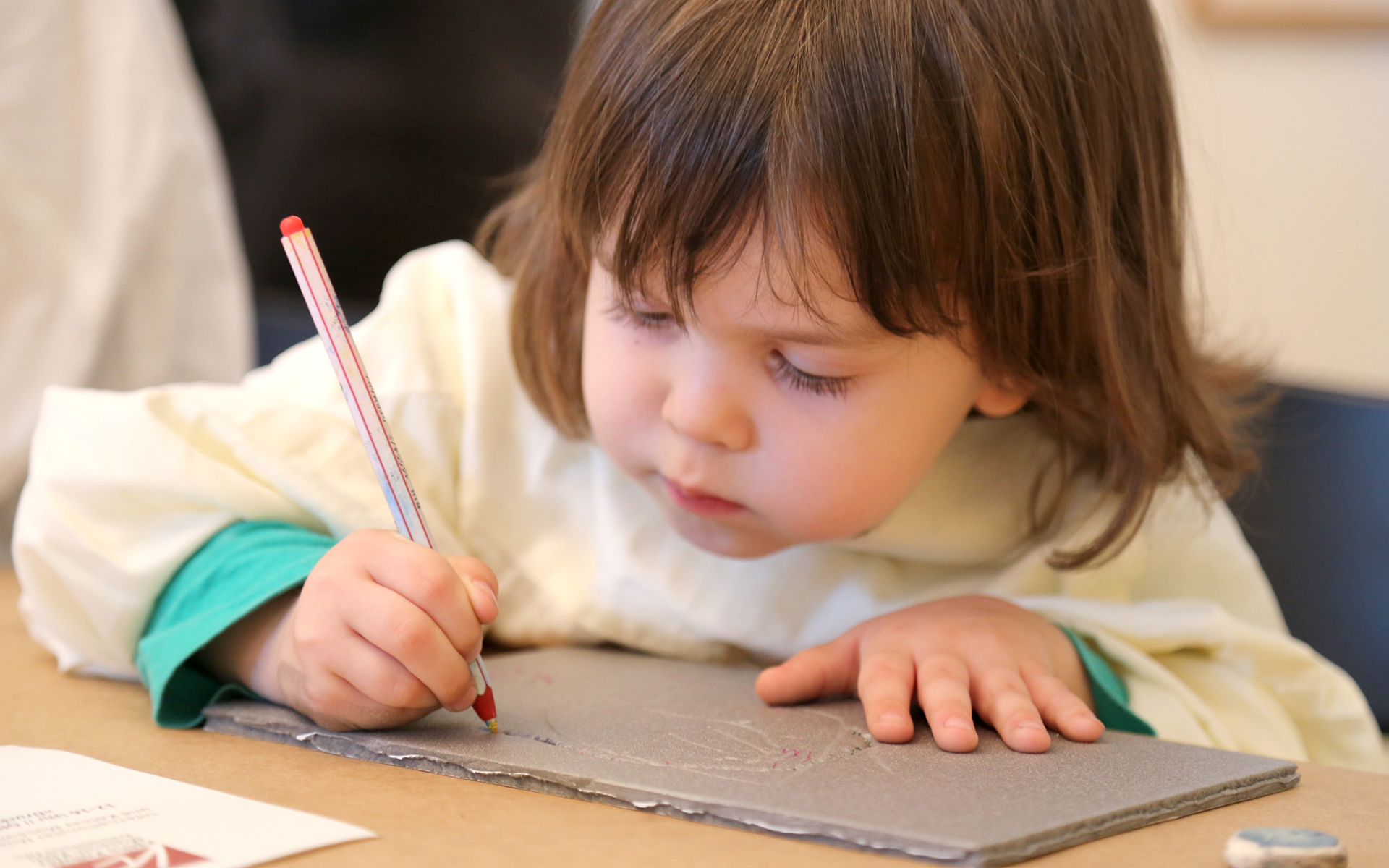 Workshops für Kindergarten-Gruppen im RAUM FÜR NEUES bieten Vorschulkids ein mit vielen Sinnen erfahrbares Kunsterlebnis.